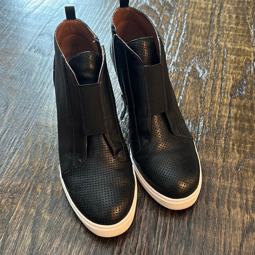 Linea Paolo Felicia Wedge in size